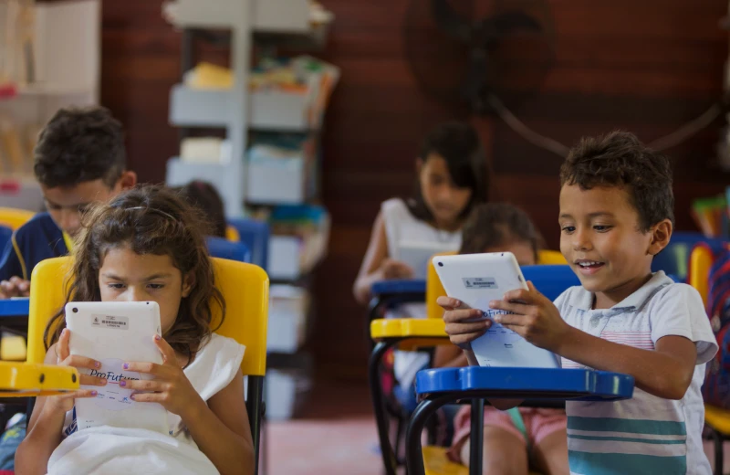 Anar a la pàgina 'Campanya Educació digital arreu del món'